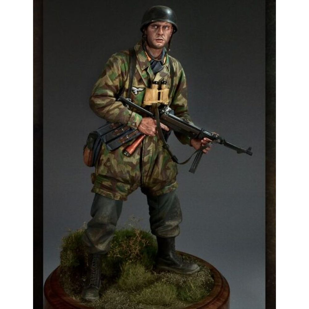 PREORDER Pegaso Models - Fallschirmjager Statue 200mm