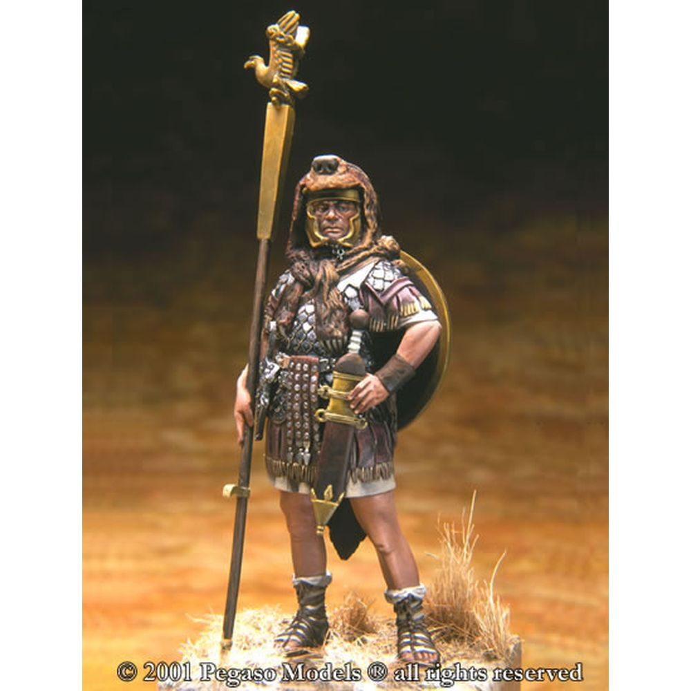 PREORDER Pegaso Models - Roman Aquilifer 54mm on foot CLASSICS