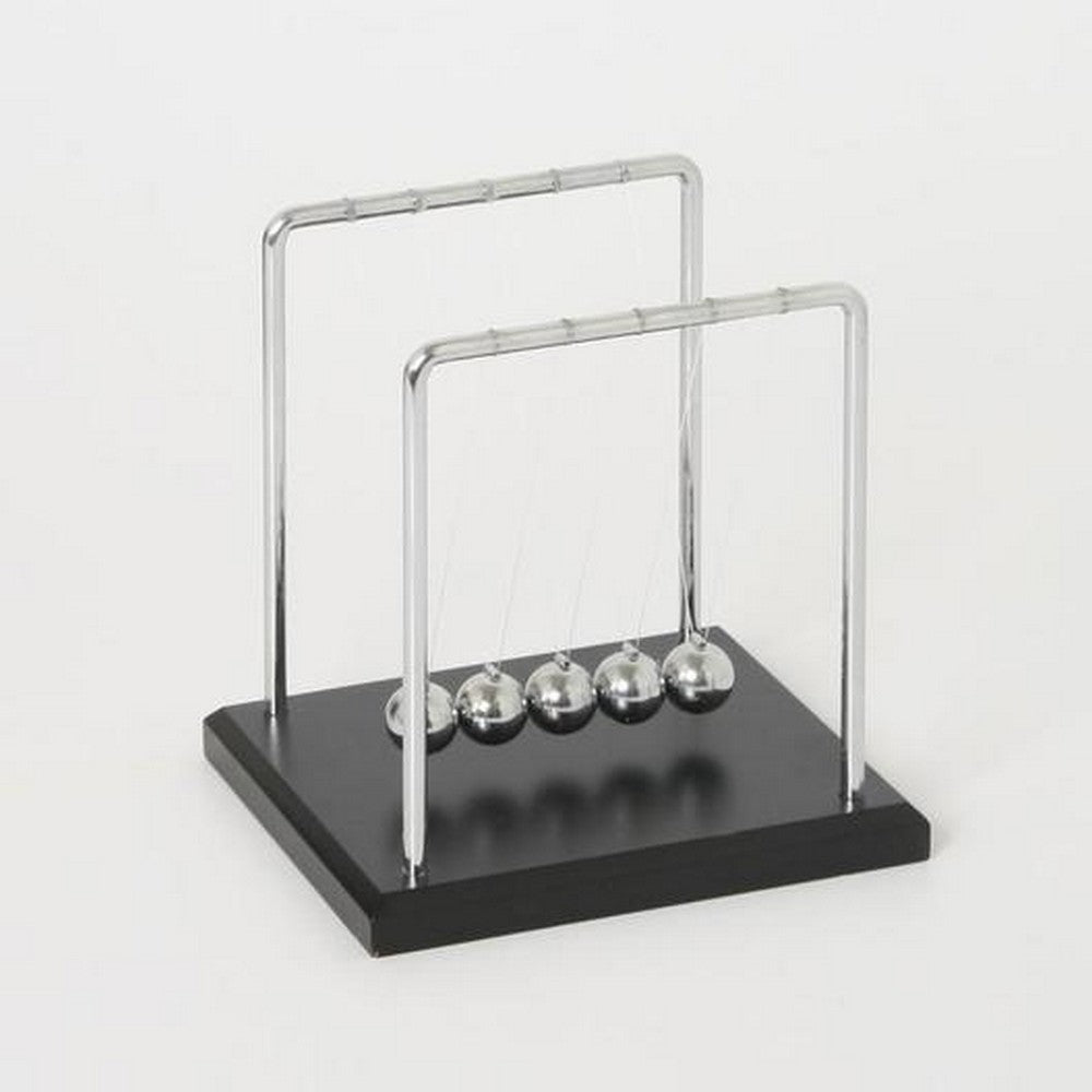 PREORDER Newtons Cradle Medium (P&G)