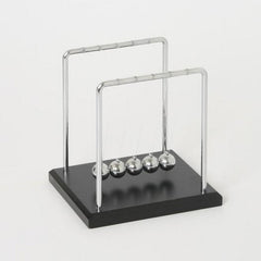 PREORDER Newtons Cradle Medium (P&G)