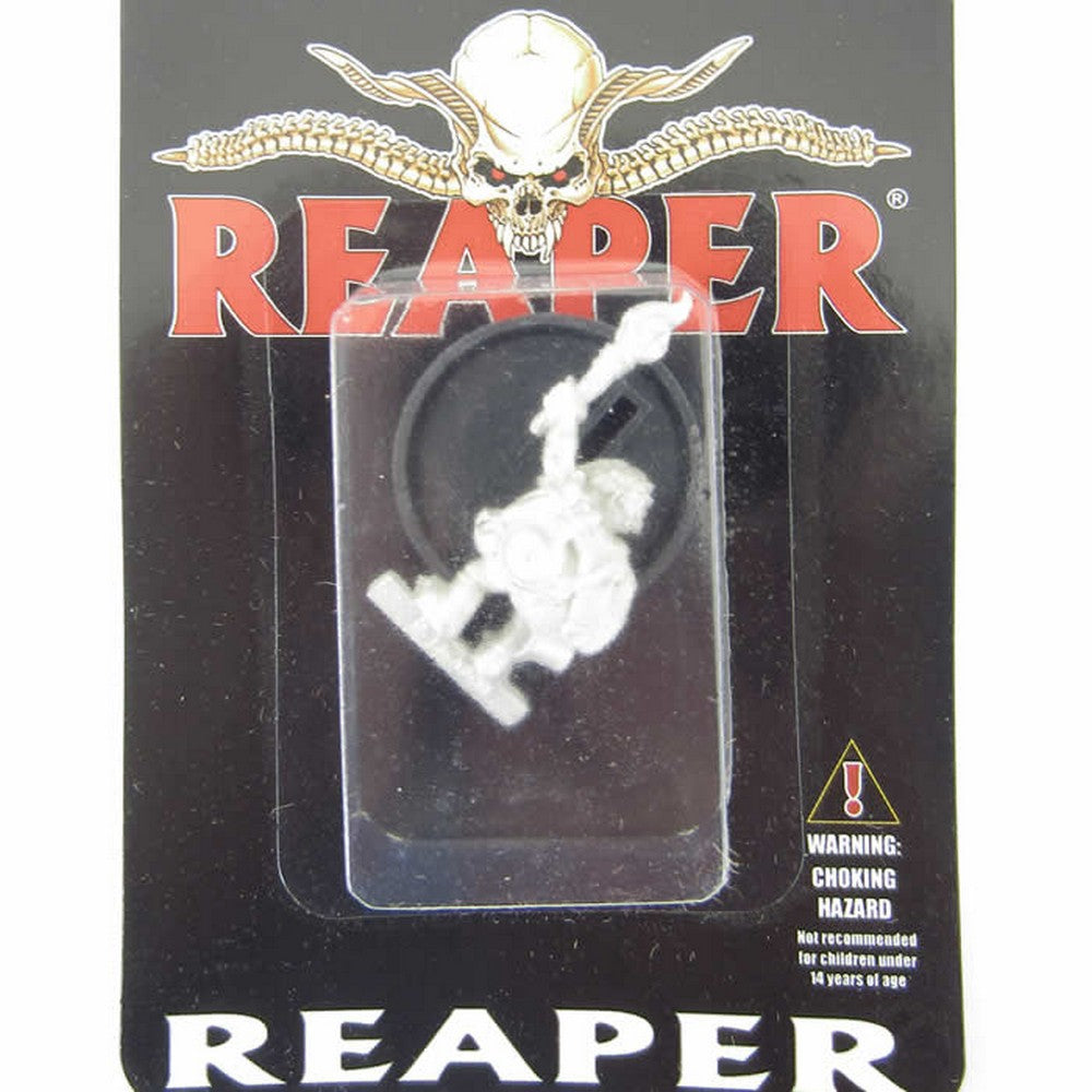 PREORDER Reaper: Dungeon Dwellers: Gus Greenweevil - Halfling Henchman (Plastic)