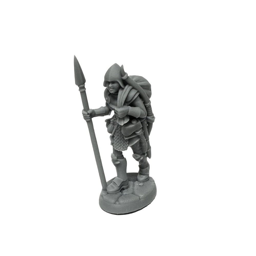 PREORDER Reaper: Dungeon Dwellers: Marina - Overladen Henchwoman (Plastic)