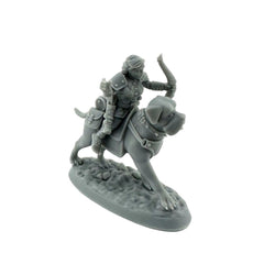 PREORDER Reaper: Dungeon Dwellers: Female Halfling Dog Rider (Plastic)