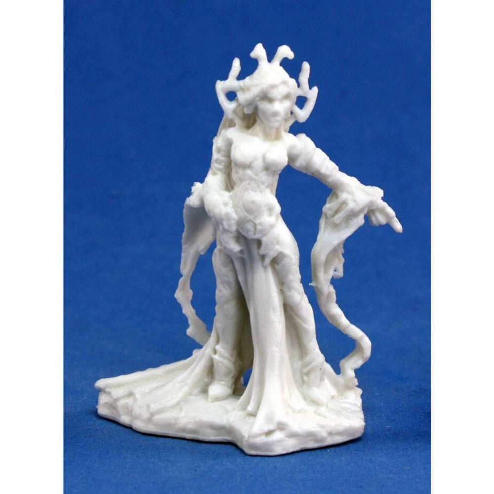 PREORDER Reaper: Bones Classic: Shaeress - Dark Elf Queen (Plastic)