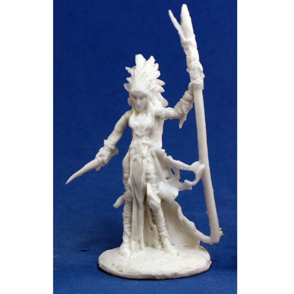 PREORDER Reaper: Bones Classic: Liela - Dark Elf Wizard (Plastic)