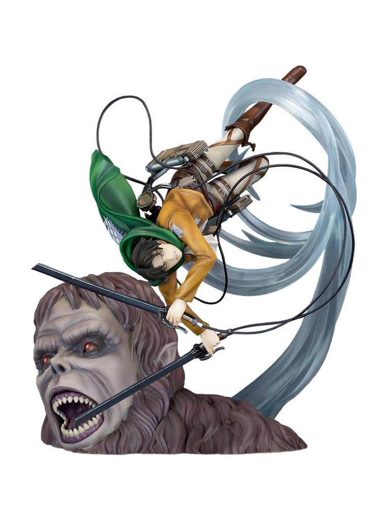 PREORDER Attack on Titan Levi vs Beast Titan Version