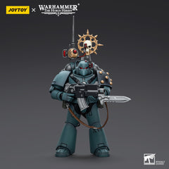 PREORDER Warhammer Collectibles: 1/18 Scale Sons of Horus MKVI Tactical Squad Legionary with Legion Vexilla